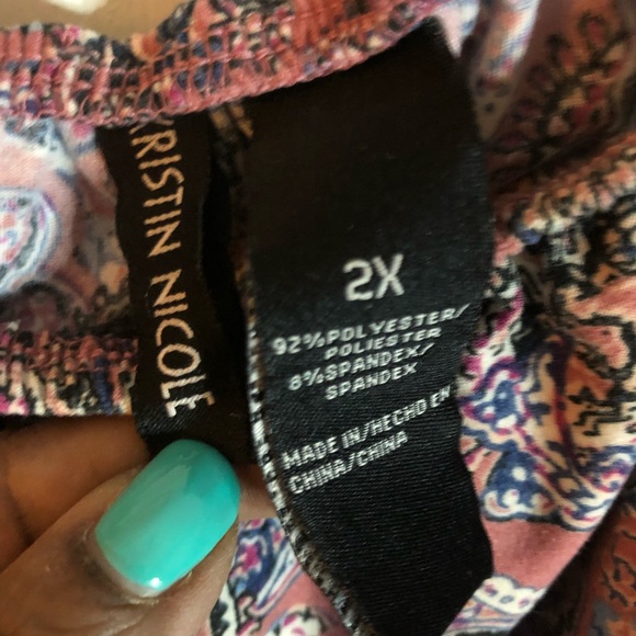 Kristin Nicole Women’s 2X all over mosaic print, 3/4 bell sleeves, fitted blouse - Picture 2 of 4